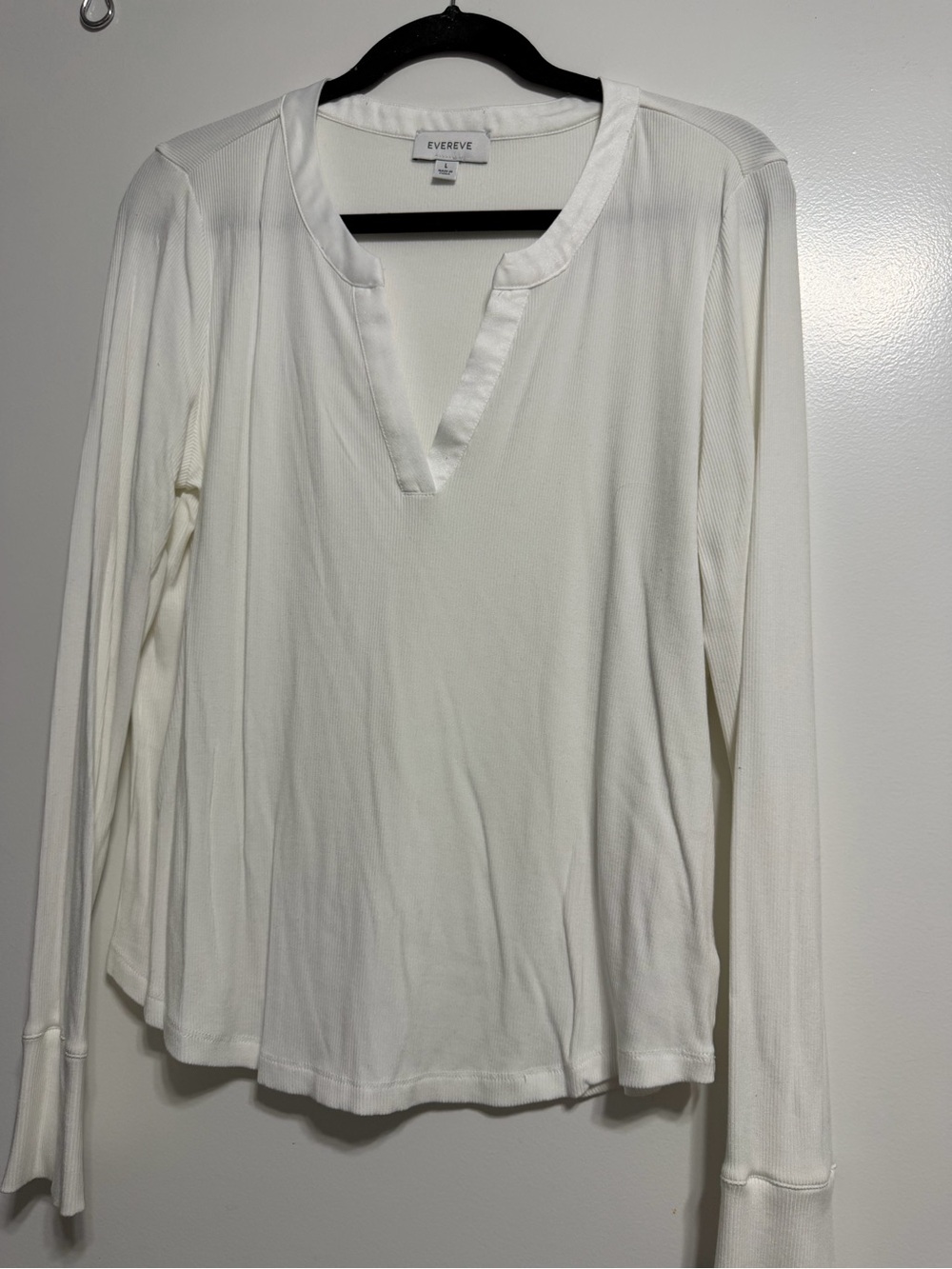 Evereve Women's White Long-Sleeve Split-Neck Top